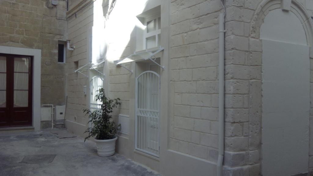 Casa Anna Apartment Лече Екстериор снимка